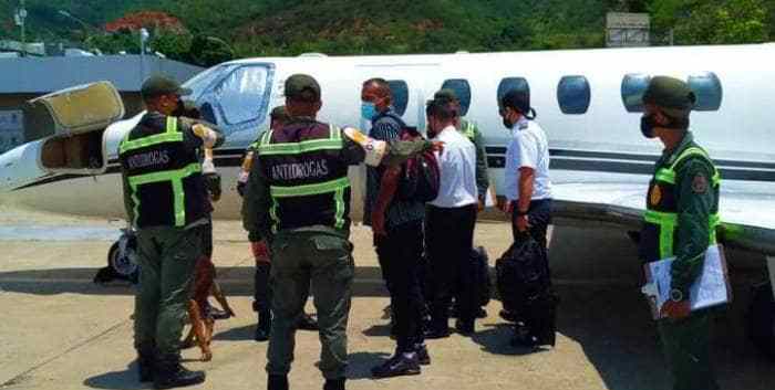 5 detenidos y 1 avioneta retenida en Maiquetía por narcotráfico