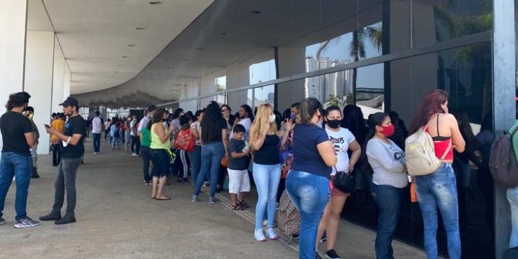 Más de 200 familias venezolanas recibieron ayuda humanitaria en Brasil