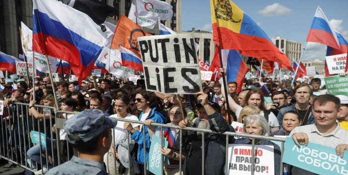 Protestan en Moscú por irregularidades en las elecciones