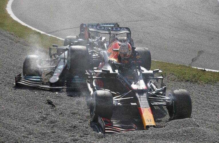 Ricciardo aprovecha choque de Verstappen y Hamilton