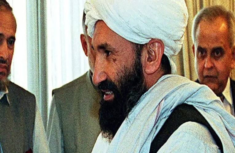Talibanes anuncian formación de gobierno interino