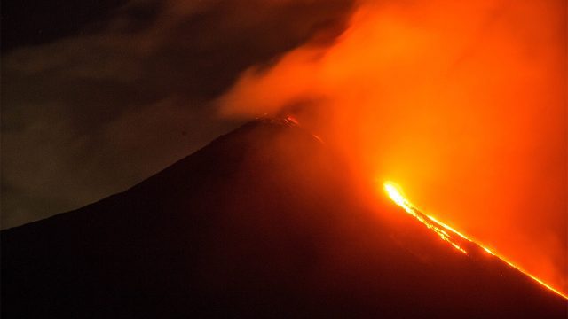 Guatemala en alerta por erupción del volcán de Fuego