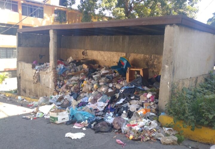Vecinos de El Rincón exigen que les cumplan nporque ya pagaron el gas y las bolsas CLAP