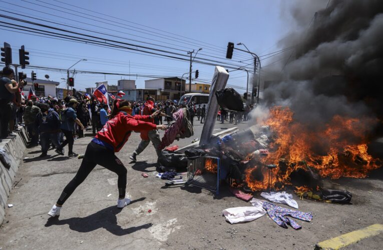ONU califica de inadmisible humillación el ataque a migrantes venezolanos en Chile