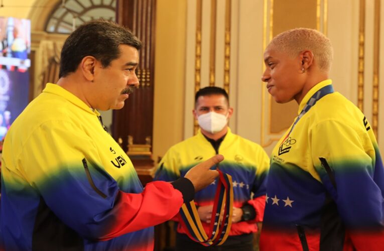 Maduro otorgó Orden Libertadores a Yulimar Rojas