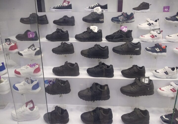 Zapatos escolares en oferta a $10