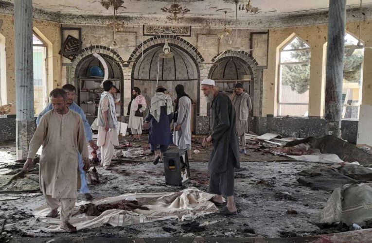50 muertos y 140 heridos en atentado a mezquita en Afganistán