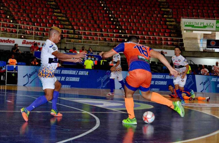 Bucaneros se mantiene líder en el Futsal Nacional