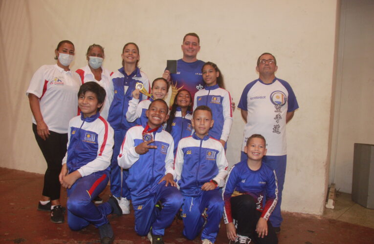 Guaireños destacan en nacional de karate infantil