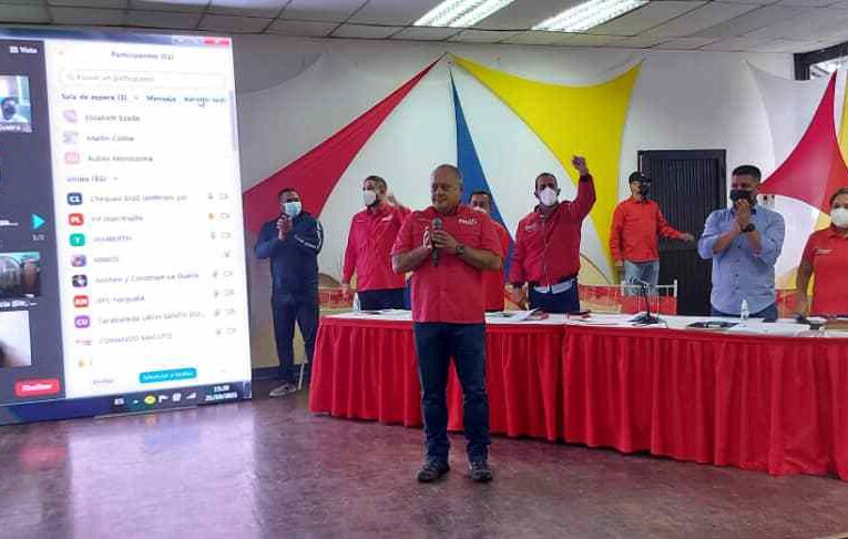 Cabello chequea maquinaria de la tolda roja en La Guaira