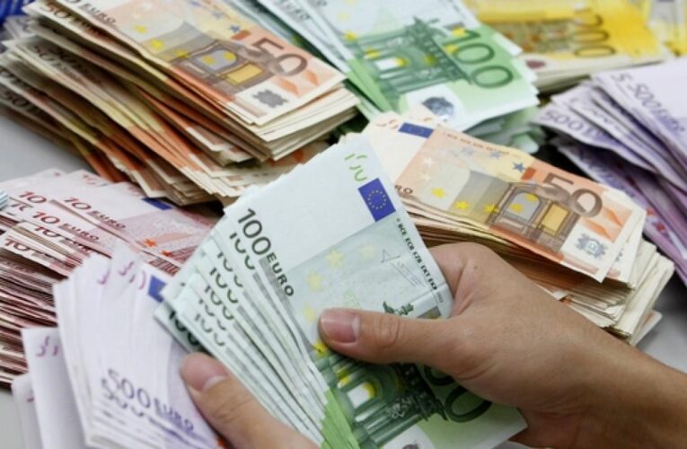 Socías: Gobierno prepara fuerte inversión en euros para estabilizar el bolívar