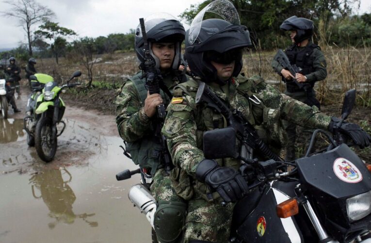 Colombia despliega 14.000 soldados en la frontera con Venezuela