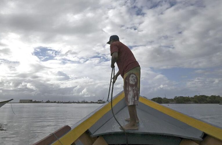 Pescadores rescataron a dos sobrevivientes de naufragio en Delta Amacuro