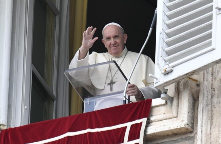Papa Francisco pide brindarle apoyo a los enfermos mentales
