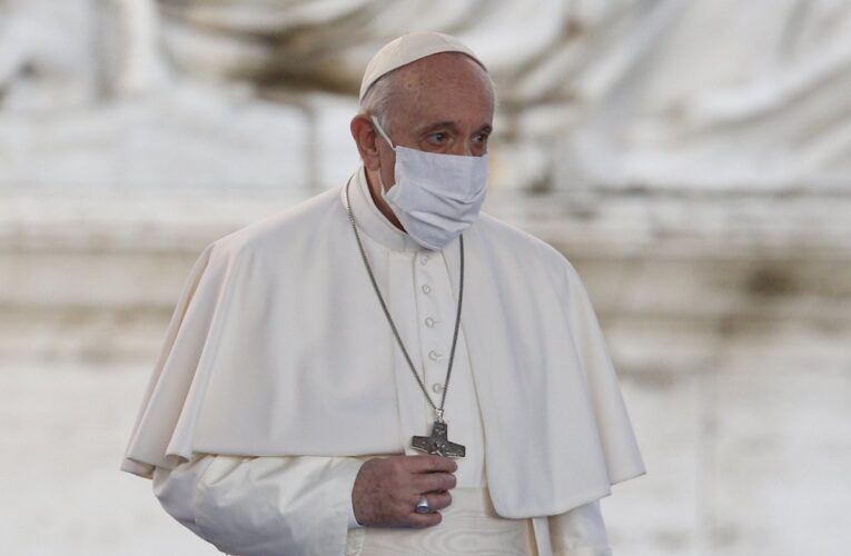 Papa Francisco recibe tercera dosis de la vacuna anticovid