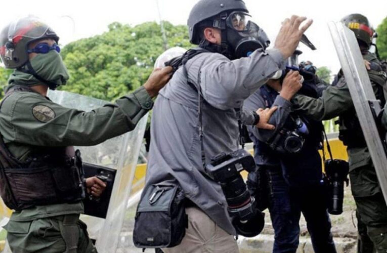 SIP denuncia que policía en Venezuela está “a la caza de periodistas”