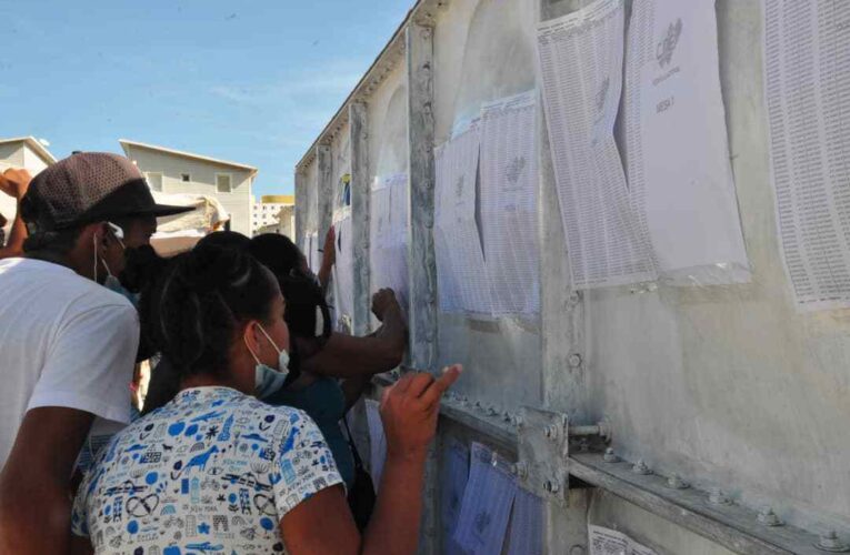 Colas y alta participación en el simulacro en La Guaira