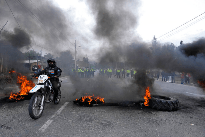 Bloqueadas 10 provincias en Ecuador en segundo día de huelga nacional
