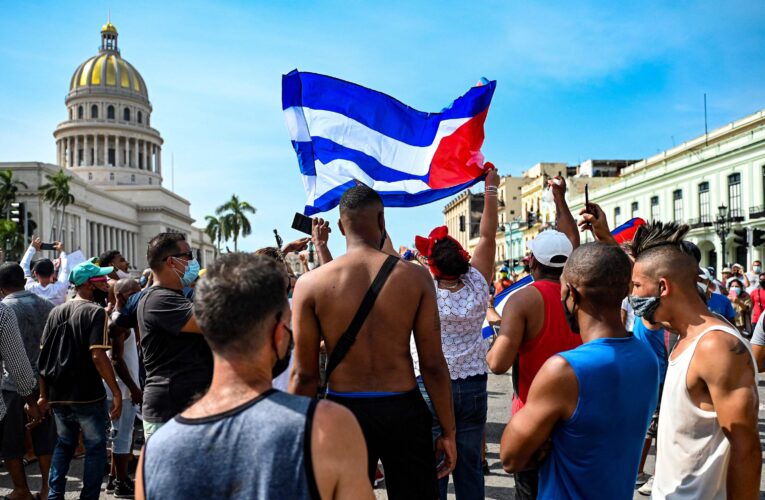 El gobierno arrecia la persecución contra líderes de la gran protesta cubana