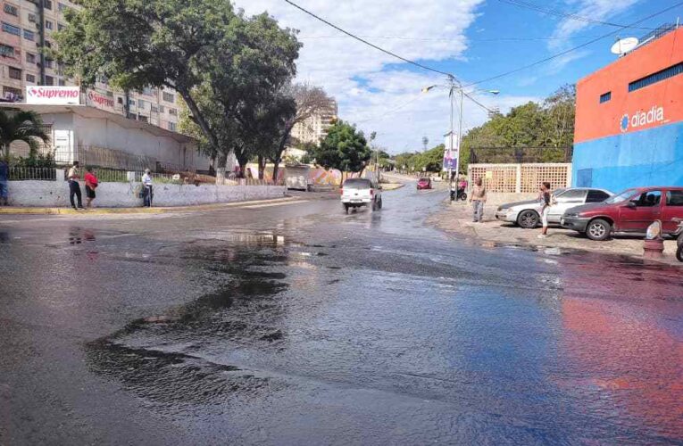 Durante 2 días se derramaron miles de litros de agua en 10 de Marzo