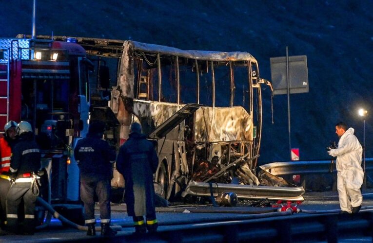Mueren calcinados 12 niños y 34 adultos al incendiarse bus en Bulgaria