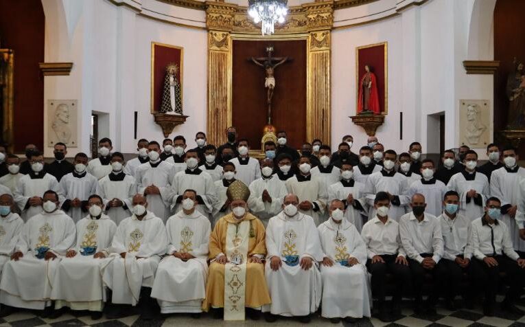 56 jóvenes inician su formación sacerdotal en el Seminario de Macuto