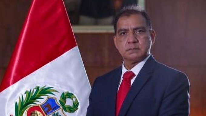 Renuncia ministro peruano por hacer fiesta en pandemia