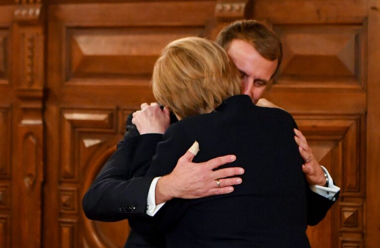 Macron le otorga a Merkel la Gran Cruz de la Legión de Honor