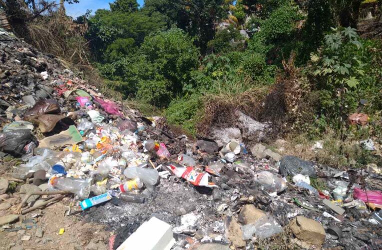 Vecinos queman basura en la quebrada de El Cojo