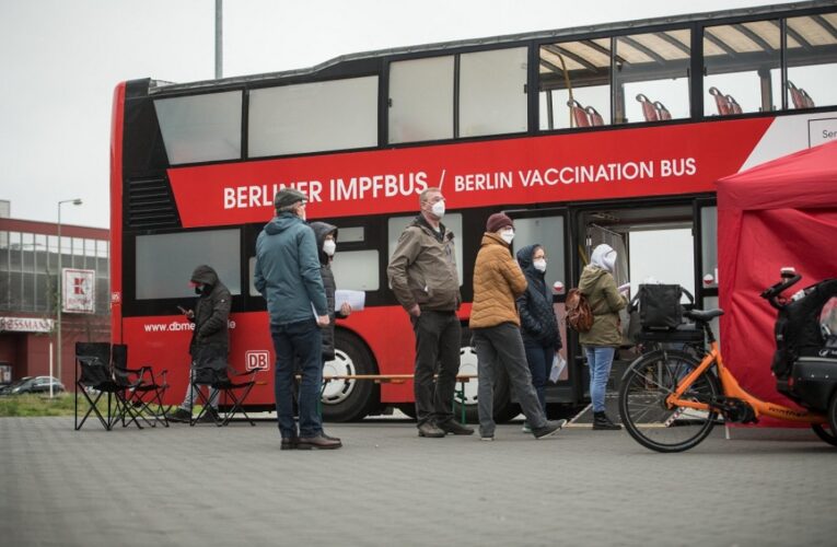 La mayoría de los alemanes estarán «vacunados, curados o muertos» para el final del invierno