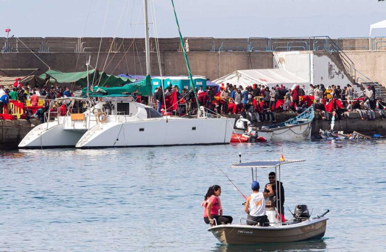 Rescatan 400 inmigrantes frente a las islas españolas de Canarias