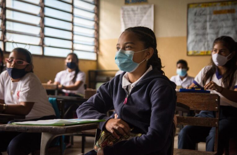 15 colegios del país suspenden clases por contagios con covid
