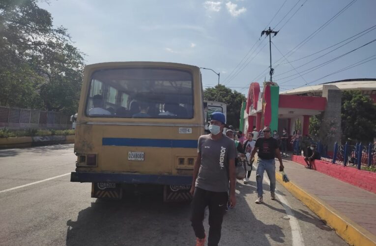 Por retraso de gasolina 200 buses quedaron varados