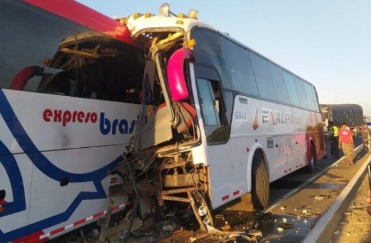 Dos venezolanas mueren en choque de autobuses en La Guajira