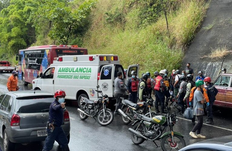 Camioneta embistió a un grupo de motorizados y mató a uno en Caracas