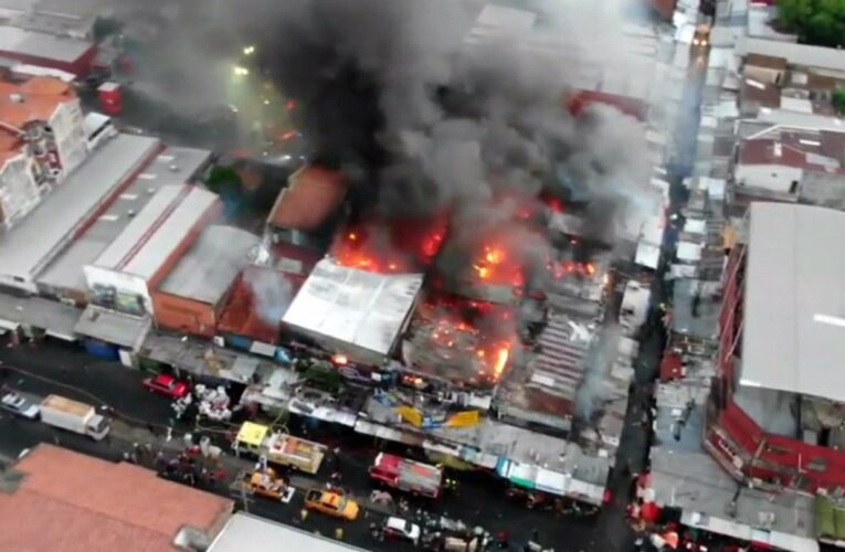 Se incendia Mercado 4, el más popular de Asunción