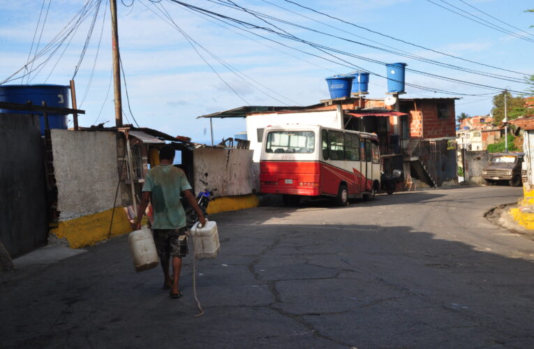 Exigen transporte y culminación del asfaltado en Mañonga