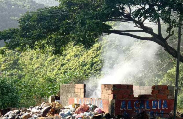 Brisas del Río colapsado por la basura