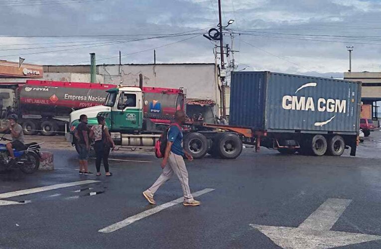 «Solo un barco ha llegado al Puerto de La Guaira»