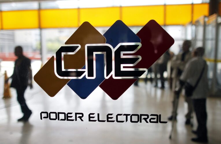 CNE reubica fuera de lapso a Arreaza y Fermín como electores de Barinas