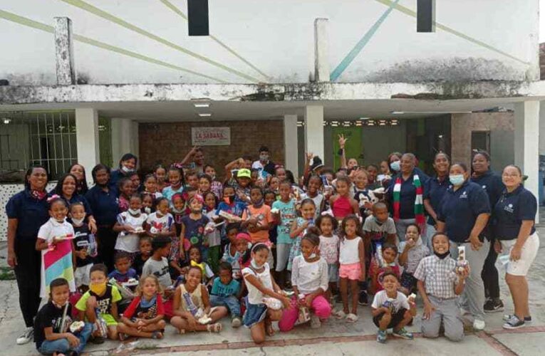 Cáritas Parroquiales organizaron almuerzos navideños para 4 mil niños