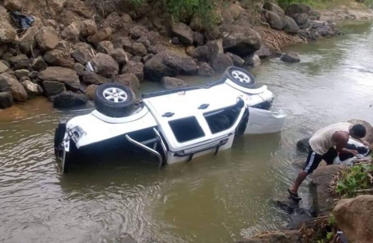 Alcalde de Peñalver y su familia sufren accidente de tránsito