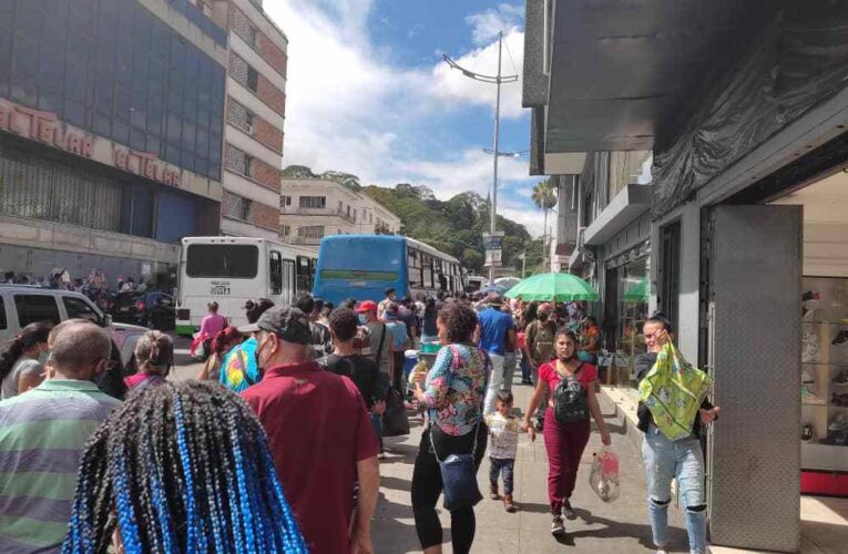 Pocos buses en Gato Negro para usuarios a La Guaira