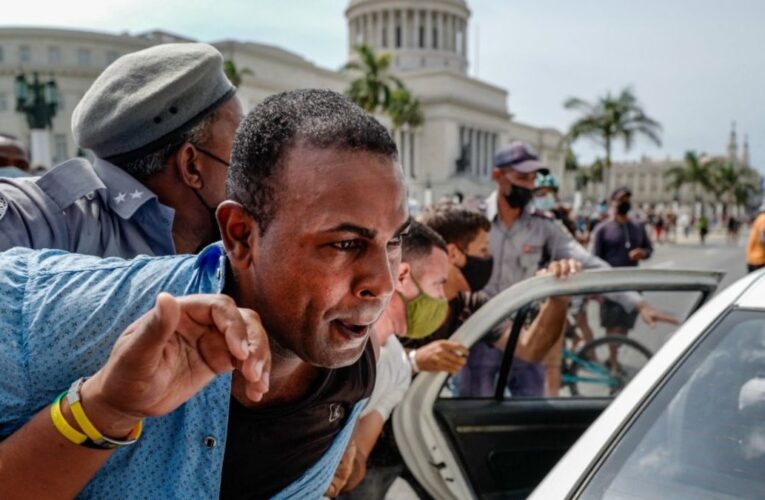 Artistas del mundo exigen detener la represión en Cuba