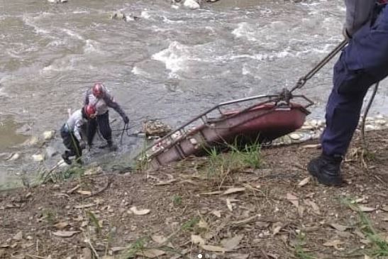 Encuentran cadáver flotando en el río Guaire