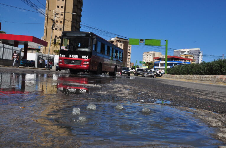 Caos por aguas servidas en Tanaguarena