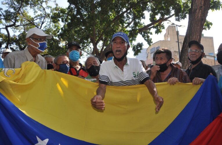 «Por deuda dejan sin tratamiento a 600 jubilados del Puerto de La Guaira»