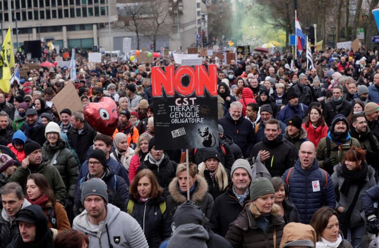 8 mil personas marcharon en Bruselas contra medidas anticovid