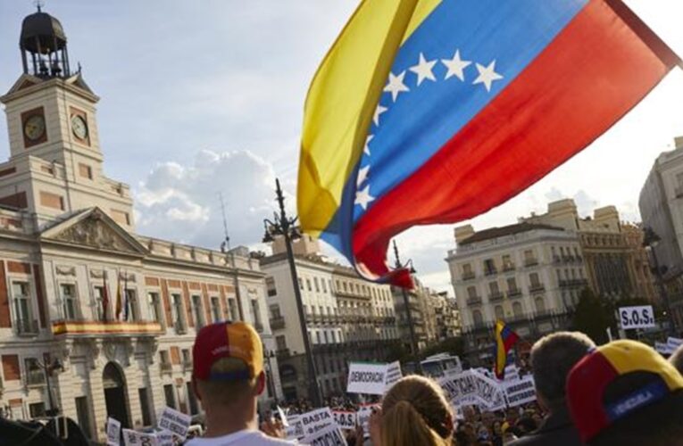 Por primera vez en 5 años se redujo el número de venezolanos en España