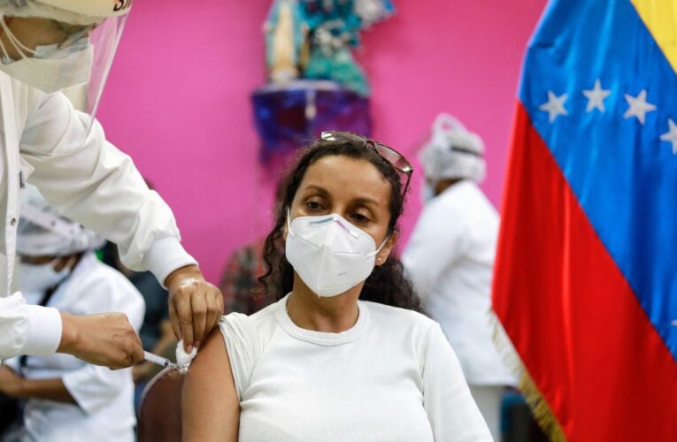 Inicia vacunación de refuerzo en Venezuela